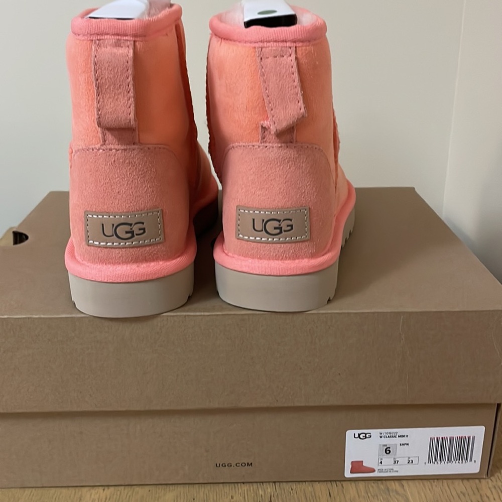 UGGS Genuine Classic Mini II Rare Color StarfishPink Wm Size 6 New in Box - Picture 6 of 9
